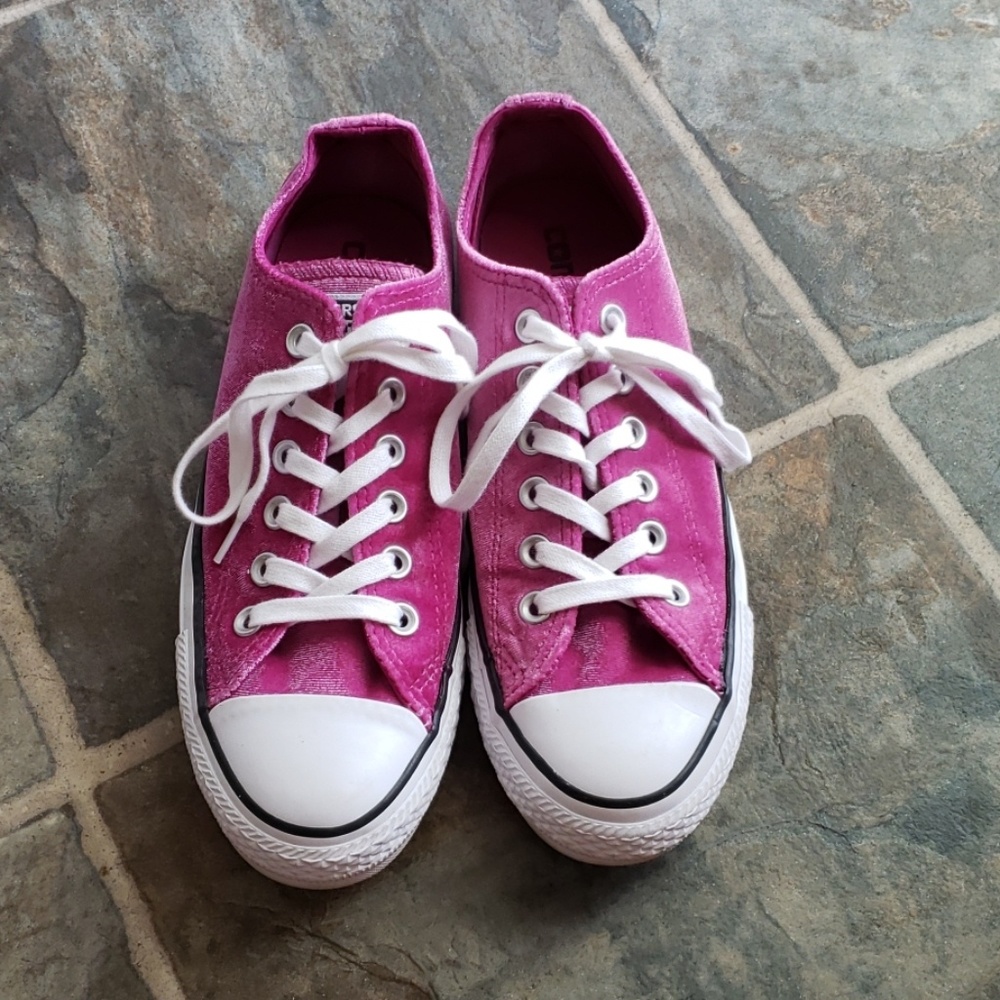 Converse Velvet Pink Women's Low Tops Size 7
